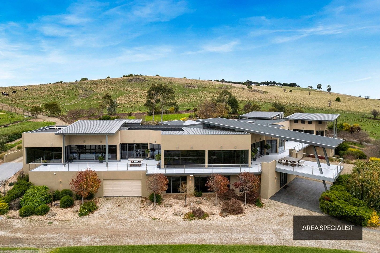 8 bedrooms Acreage / Semi-Rural in 100 Moore Road SUNBURY VIC, 3429
