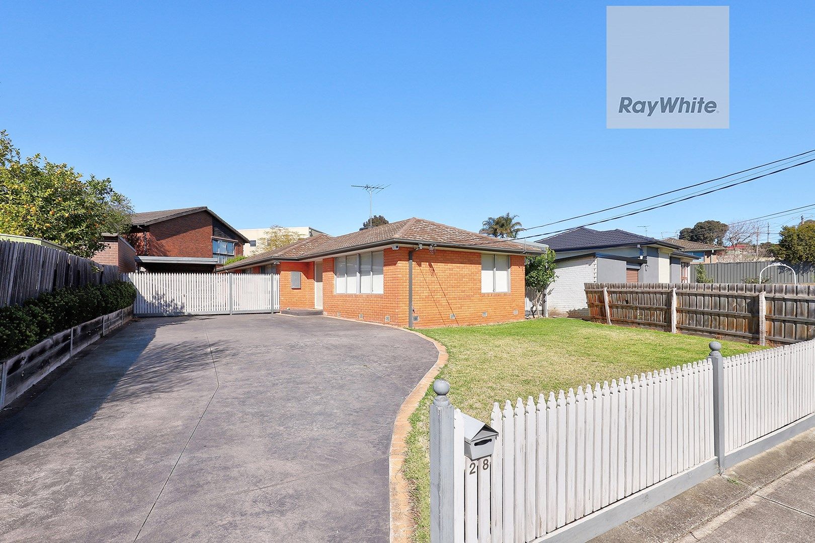 28 Fairbank Avenue, Gladstone Park Property History & Address