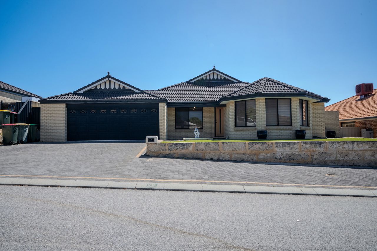 4 bedrooms House in 8 Buckden Street BUTLER WA, 6036