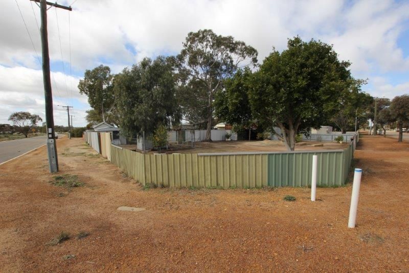 50 Pollock Avenue, Merredin WA 6415, Image 2