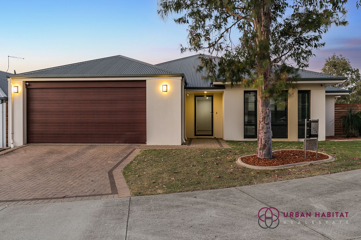 4 bedrooms House in 104 Beauchamp Loop WELLARD WA, 6170