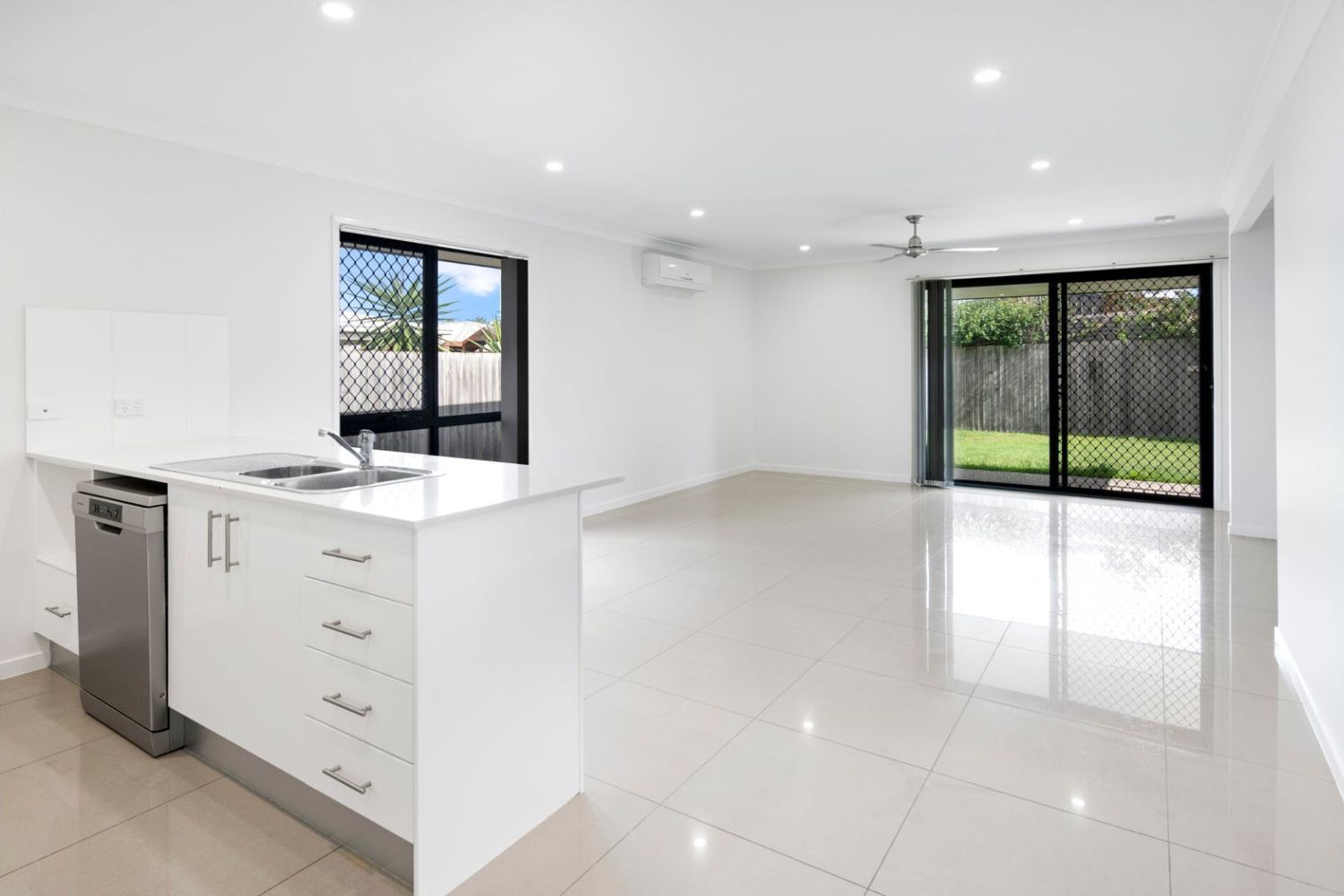 4 bedrooms House in 55 Pimpama Rivers Drive ORMEAU QLD, 4208