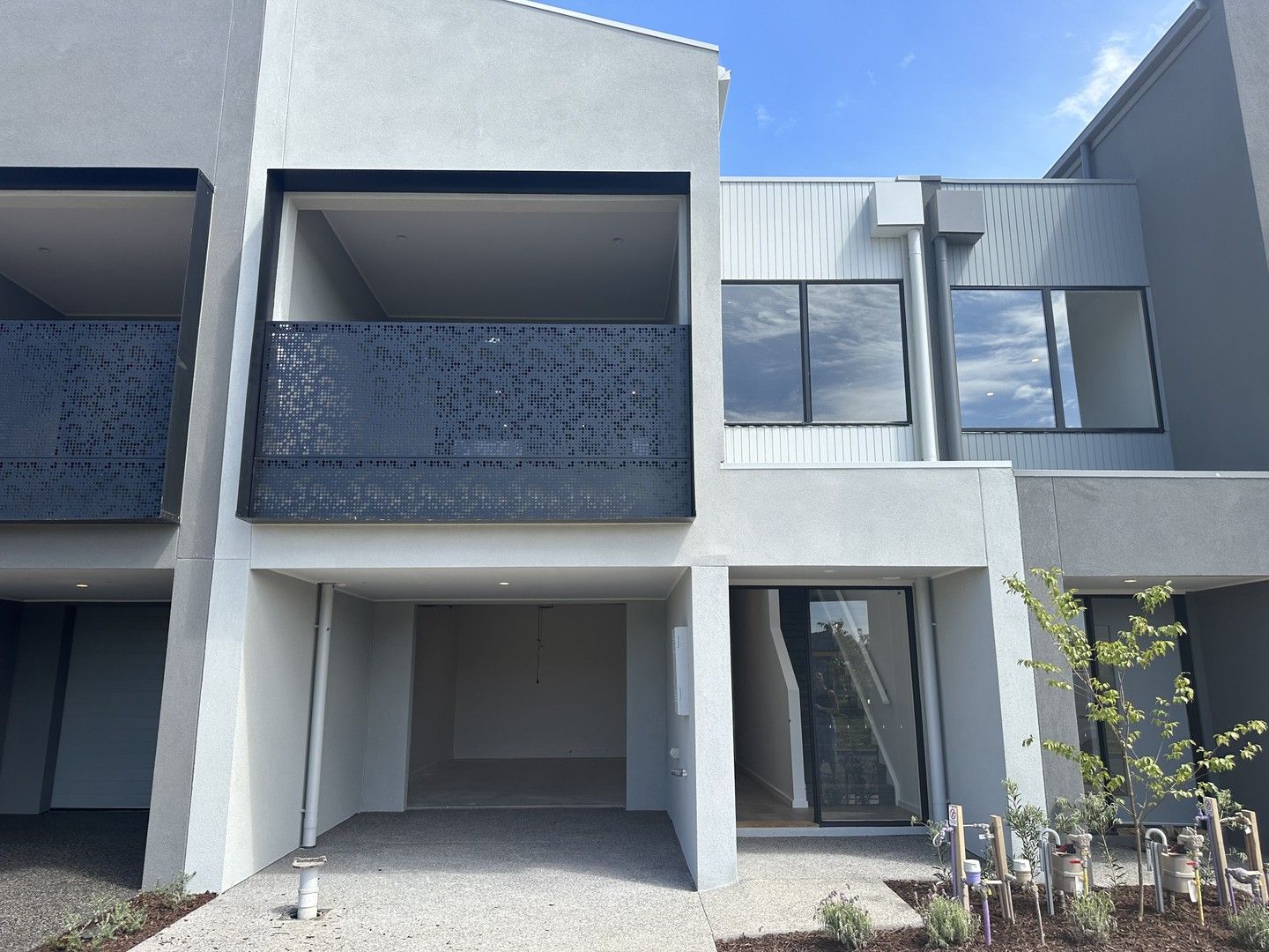 3 bedrooms Townhouse in 24 Depeche Way CRANBOURNE SOUTH VIC, 3977