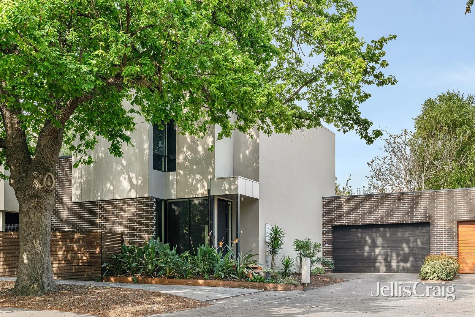 A Sophisticated Design Presenting Elegant Family Living