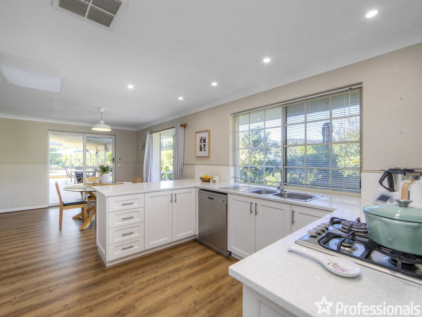 19 Berry Drive, Maida Vale WA 6057, Image 2