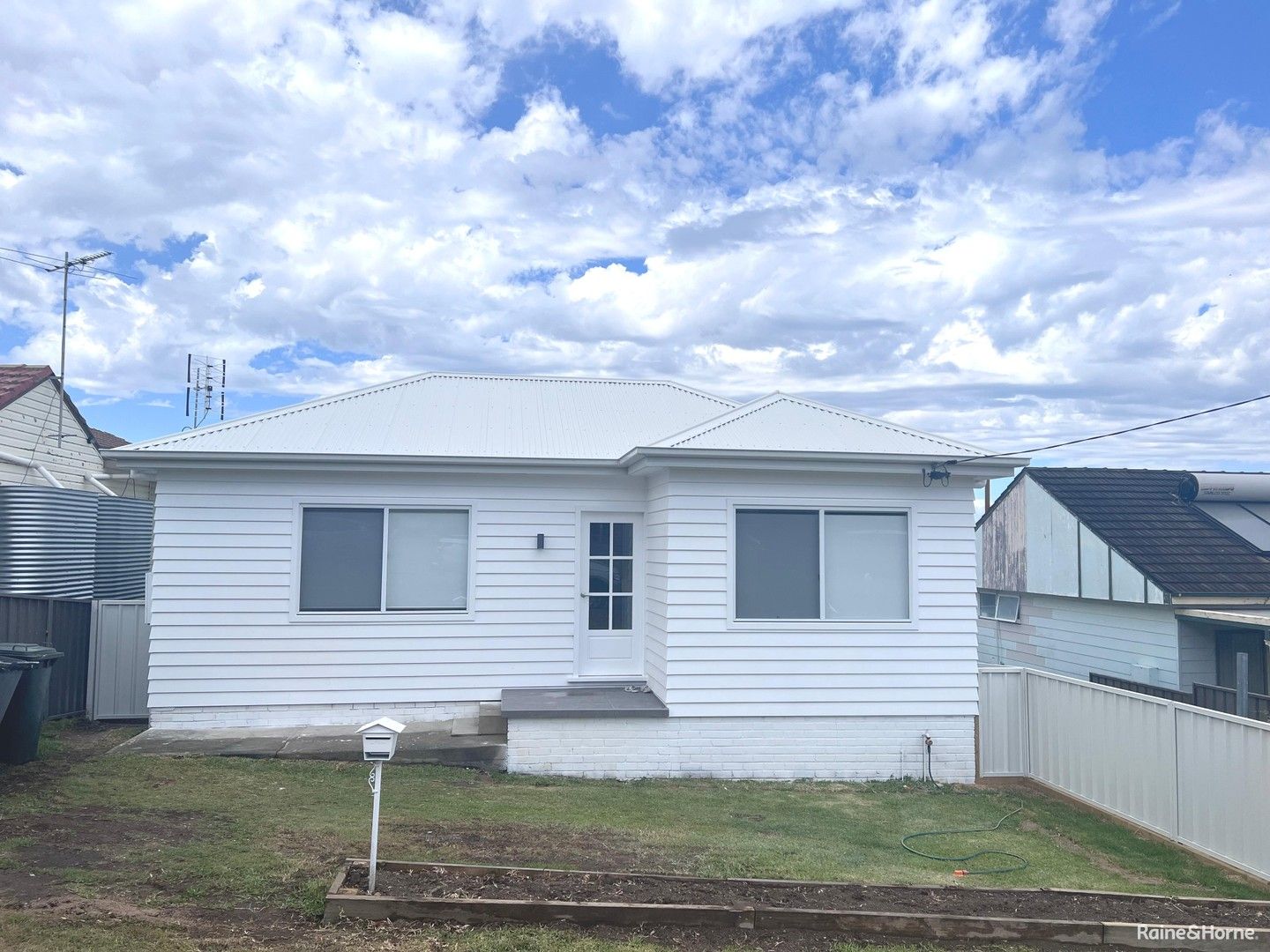 3 bedrooms House in 24 Chief Street BELMONT NORTH NSW, 2280