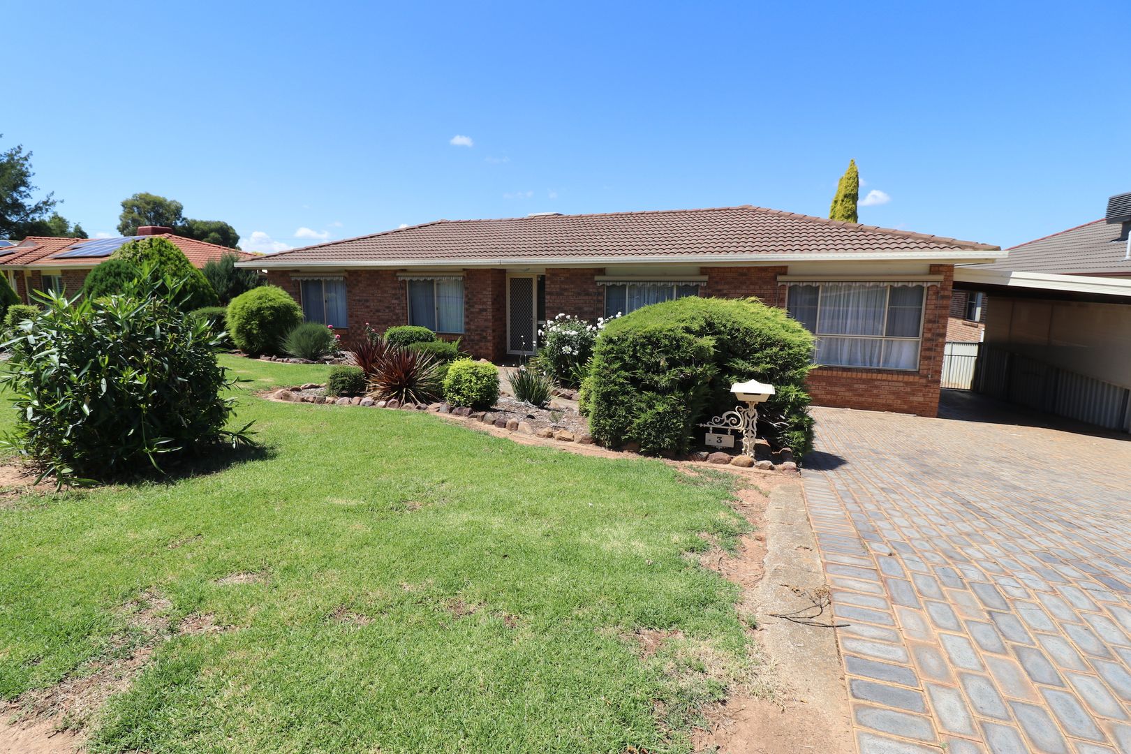 3 Tadros Avenue, Young NSW 2594