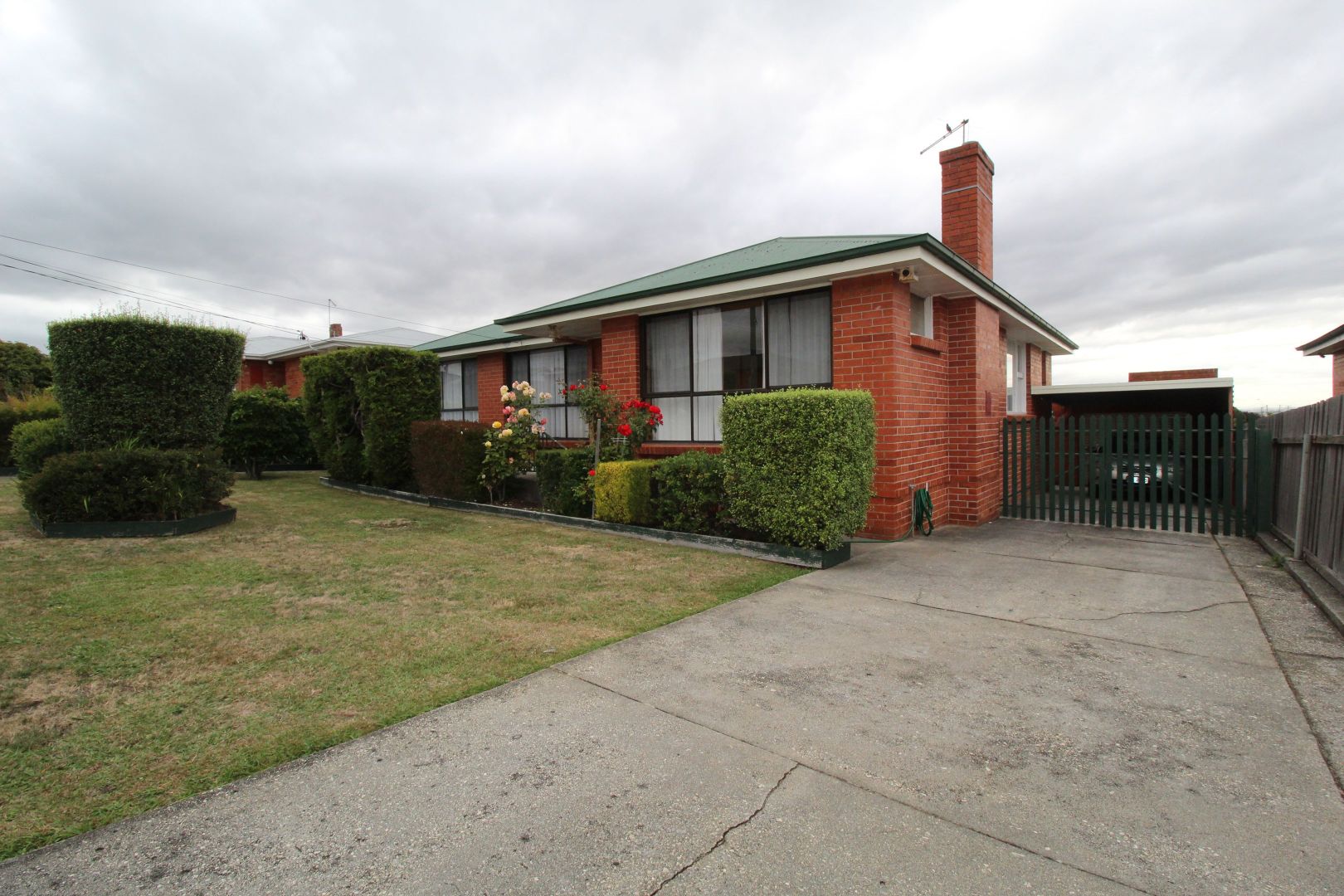 27 Cornwall Crescent, Newnham Property History & Address Research