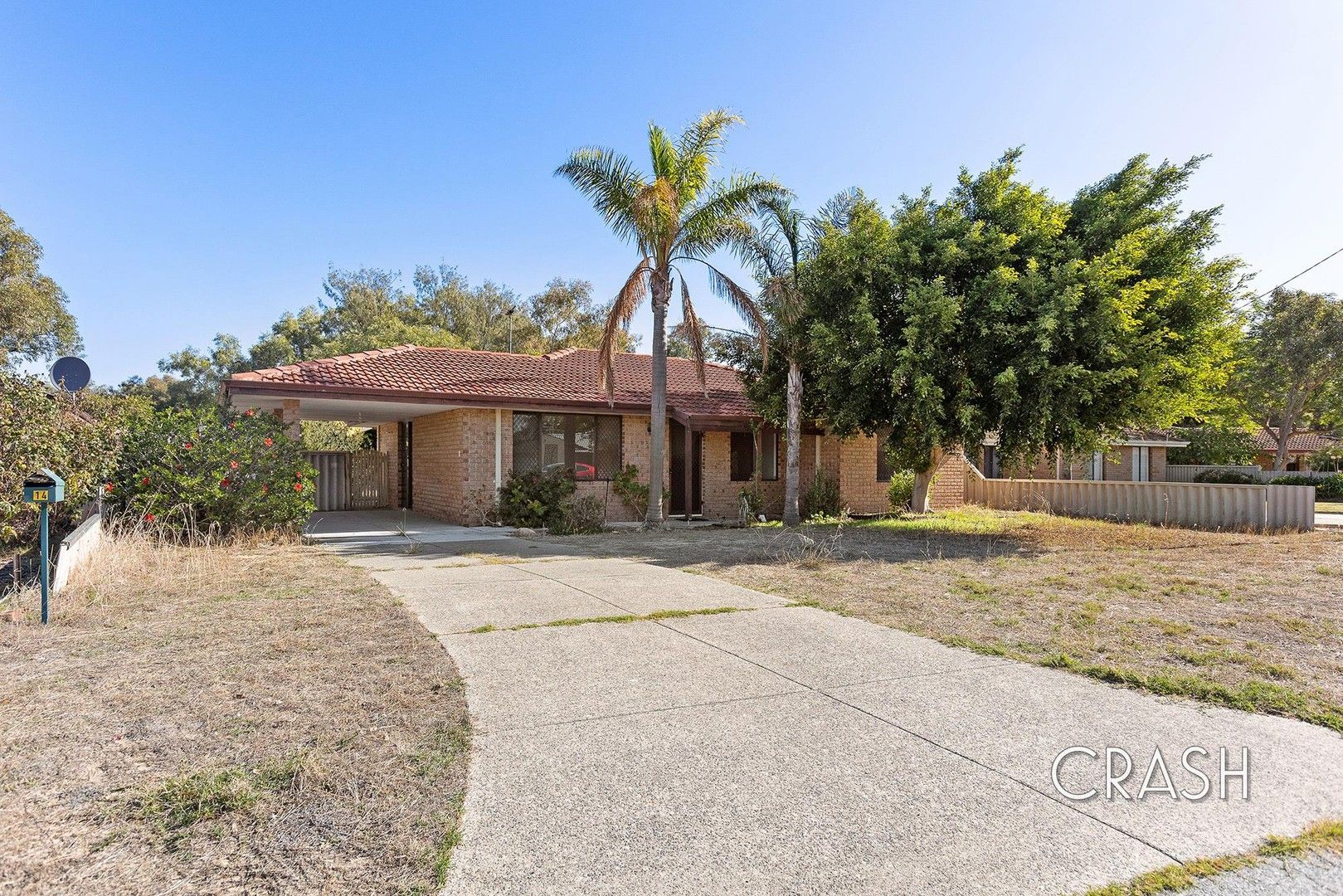 4 bedrooms House in 14 Tandou Close SOUTH LAKE WA, 6164