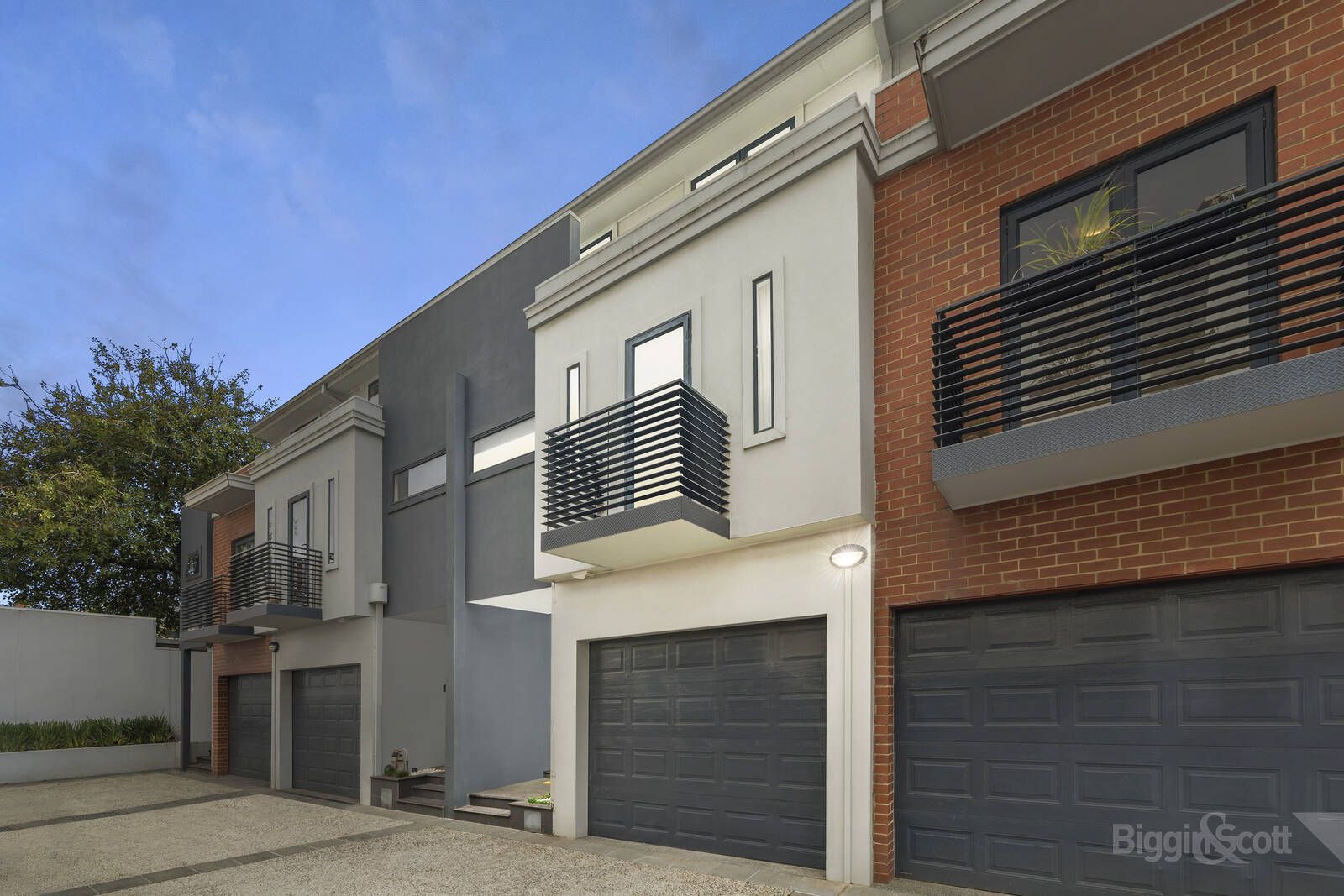 2/28 Bank Street, Richmond VIC 3121, Image 1