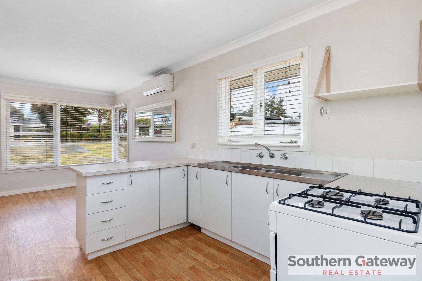 3 bedrooms House in 19 Pedder Way PARMELIA WA, 6167