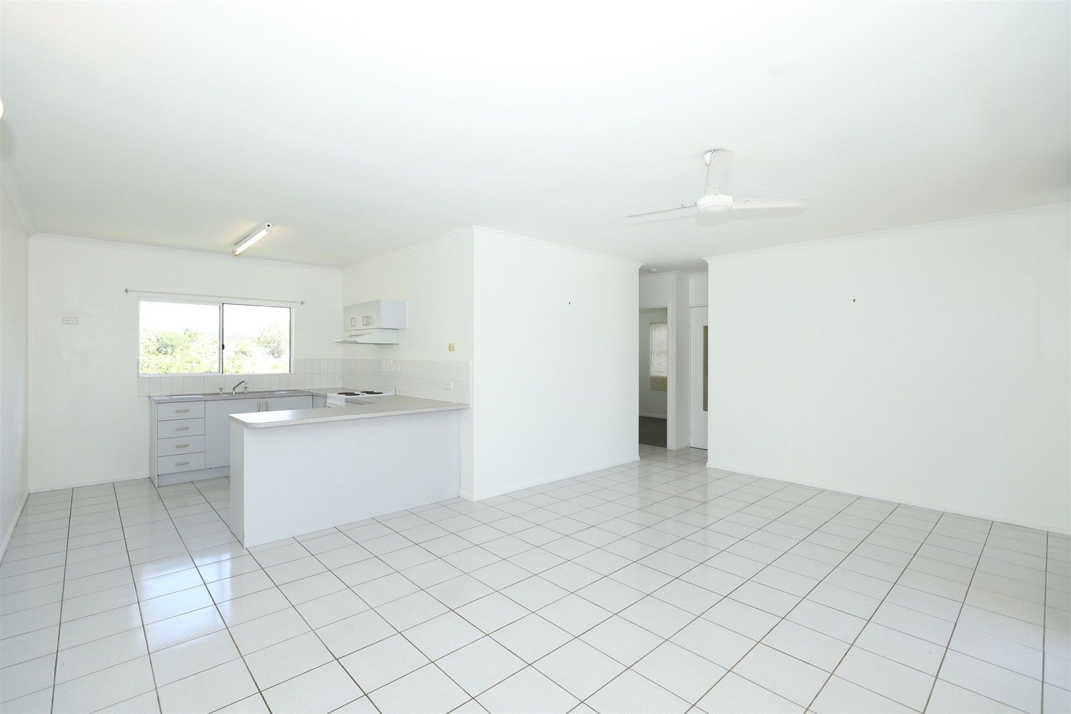 4/27 Mintaro Crescent, Woree QLD 4868, Image 1