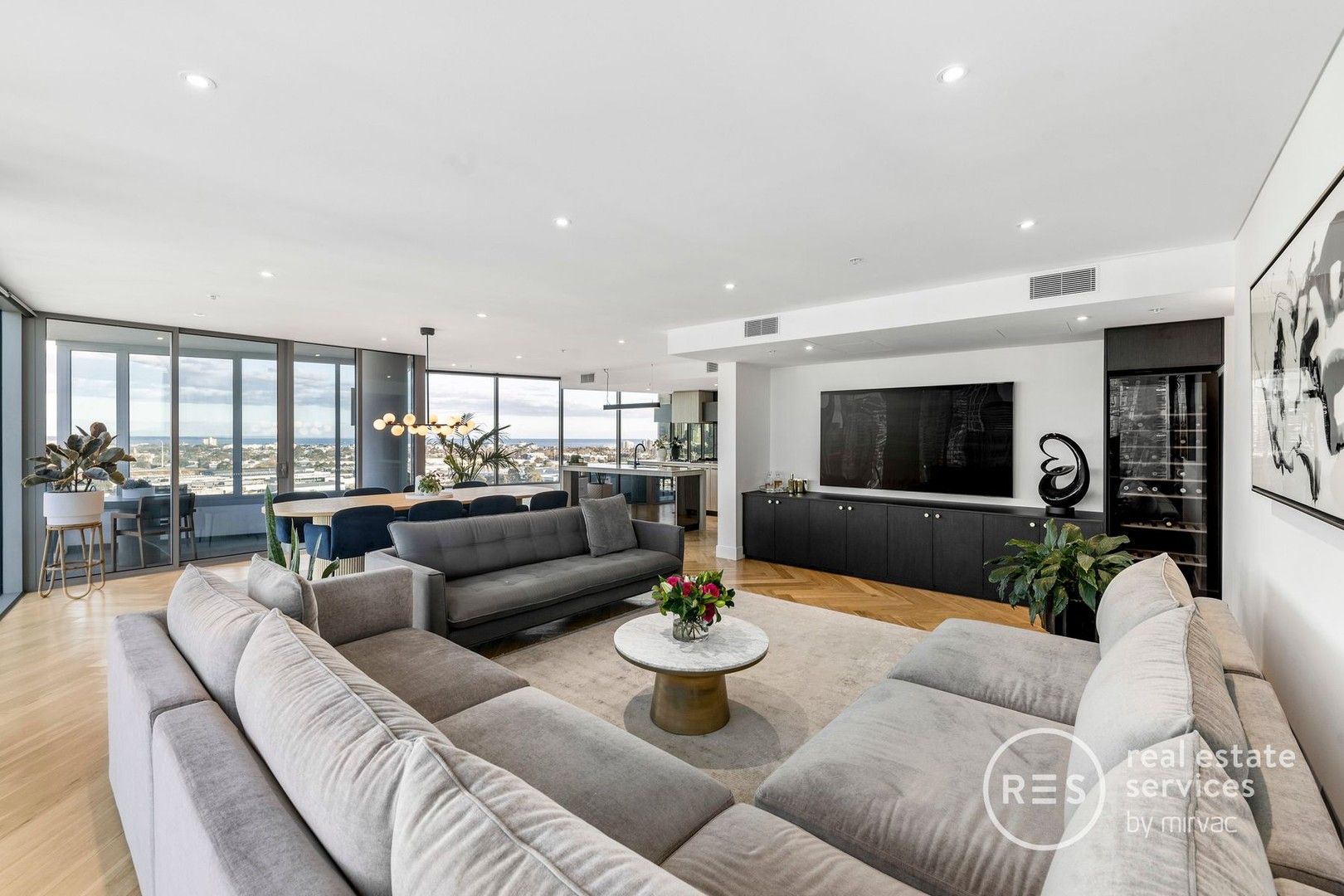 4 bedrooms Apartment / Unit / Flat in 1706/81 South Wharf Drive DOCKLANDS VIC, 3008