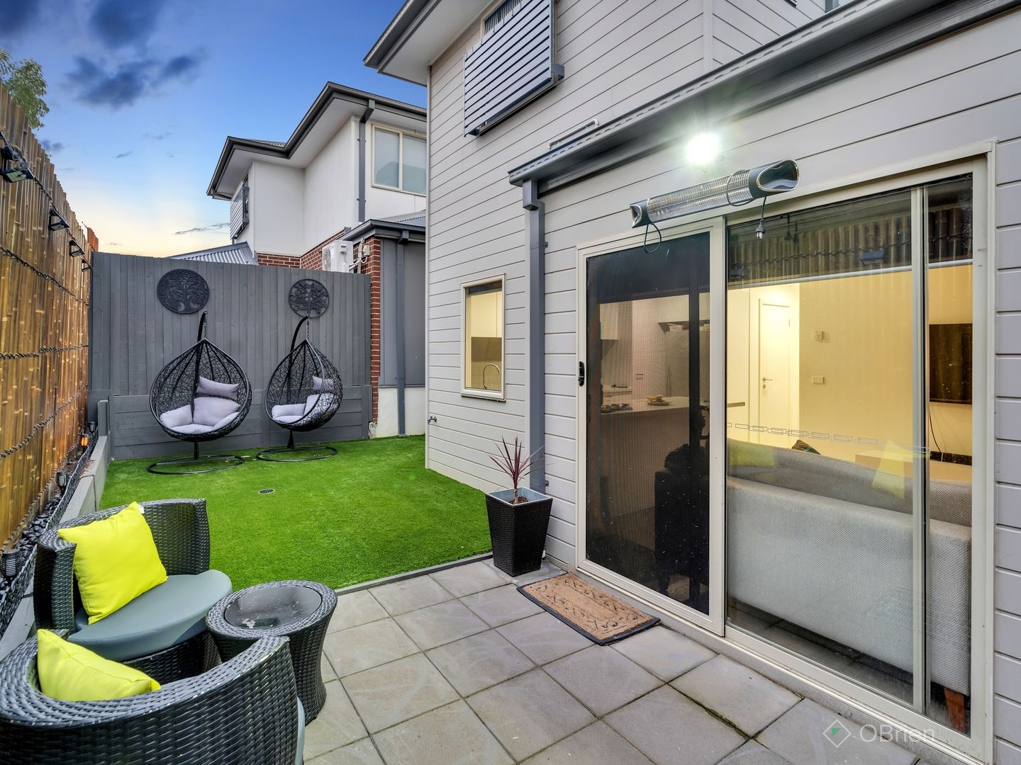 16 Sunshine Court, Hampton Park VIC 3976, Image 2