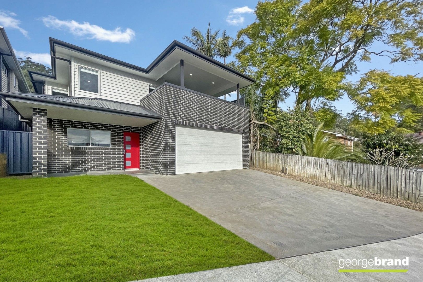 4 bedrooms House in 240B Avoca Drive GREEN POINT NSW, 2251