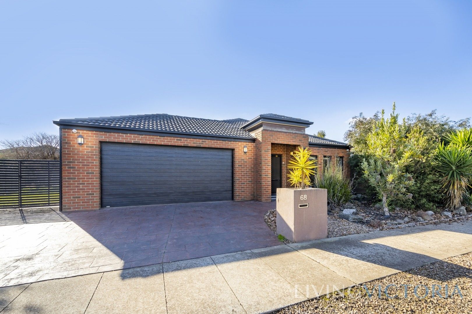 5 bedrooms House in 68 Barringo Way CAROLINE SPRINGS VIC, 3023