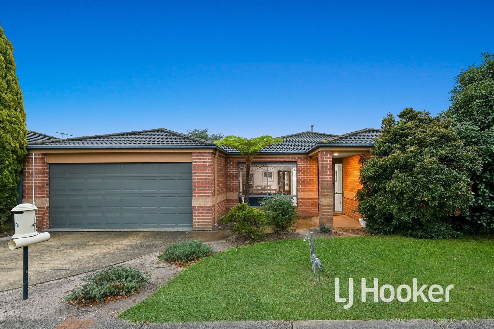 8 Furze court, Cranbourne West VIC 3977, Image 0