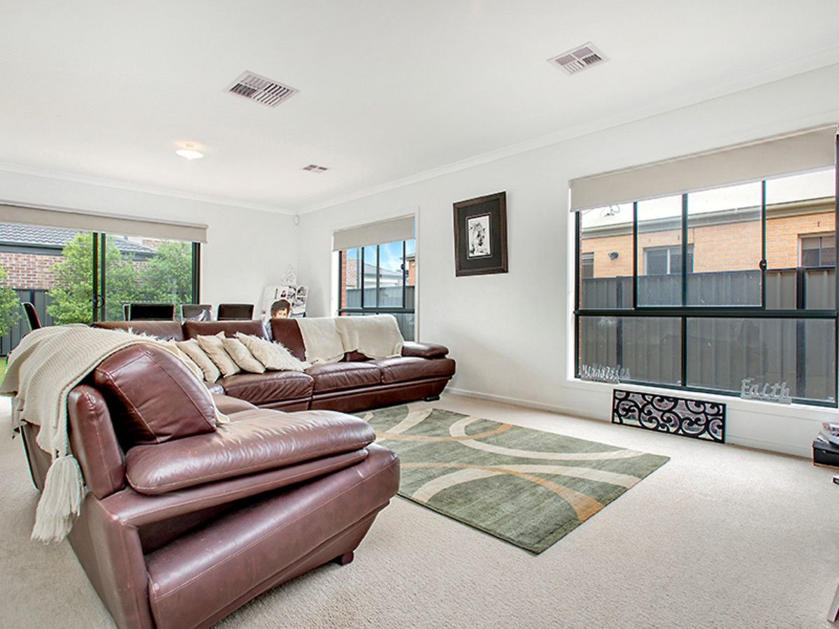 17 Malmaison Crescent, Truganina VIC 3029, Image 2