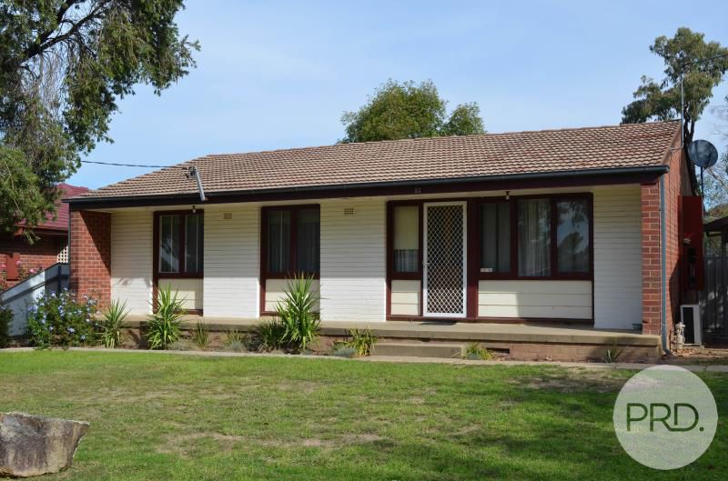 3 bedrooms House in 32 Menzies Avenue KOORINGAL NSW, 2650