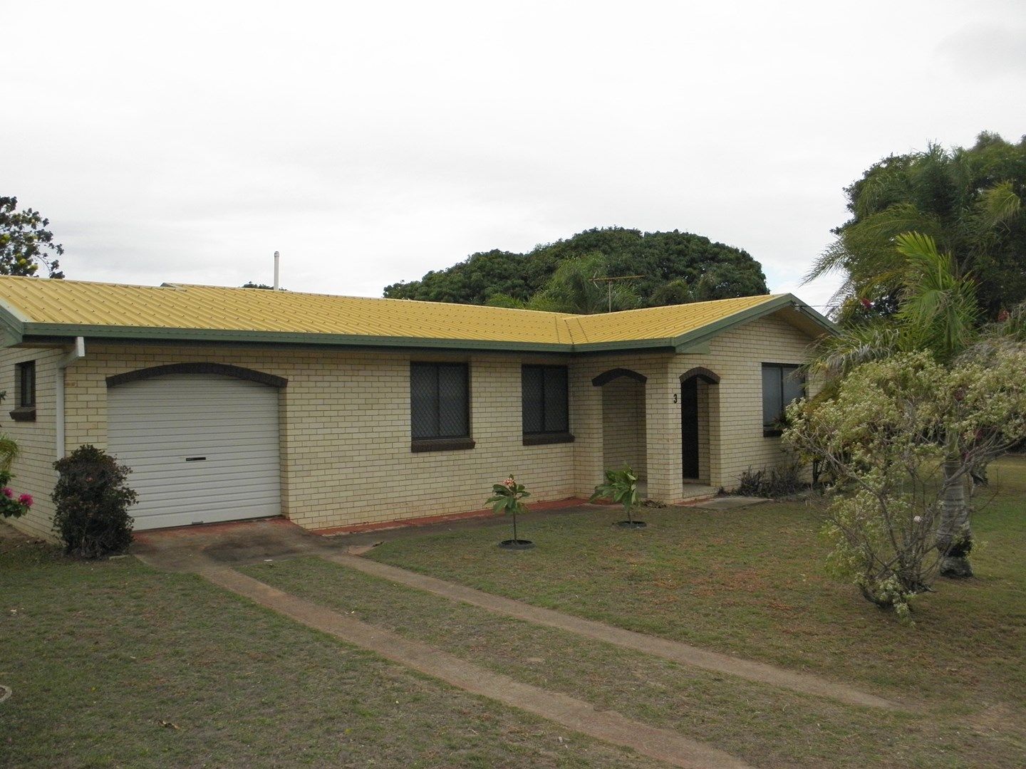 3 bedrooms House in 3 Moore Park Rd MOORE PARK BEACH QLD, 4670