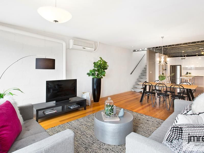 4 bedrooms Townhouse in 48 Munster Terrace NORTH MELBOURNE VIC, 3051