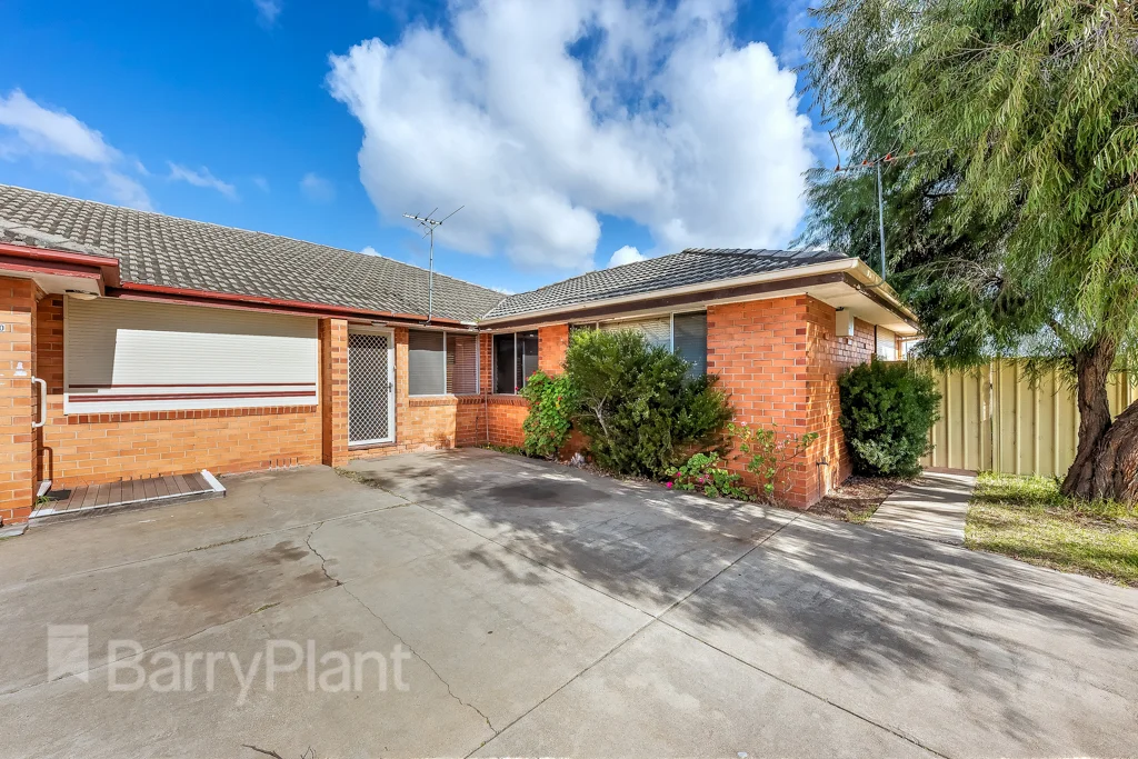 2/40 East Esplanade, St Albans VIC 3021