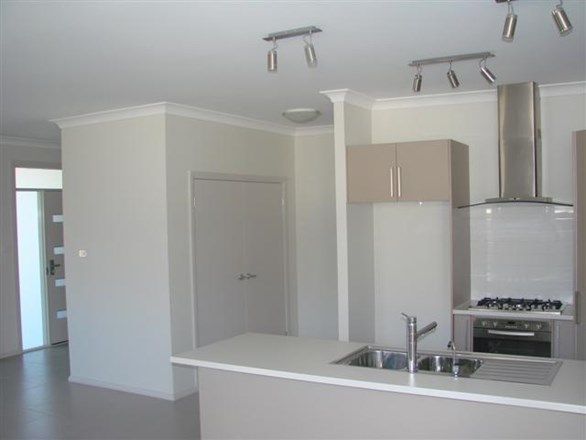 1/7 Lindeman Grove "Vineyard Grove Estate", Cessnock NSW 2325, Image 2