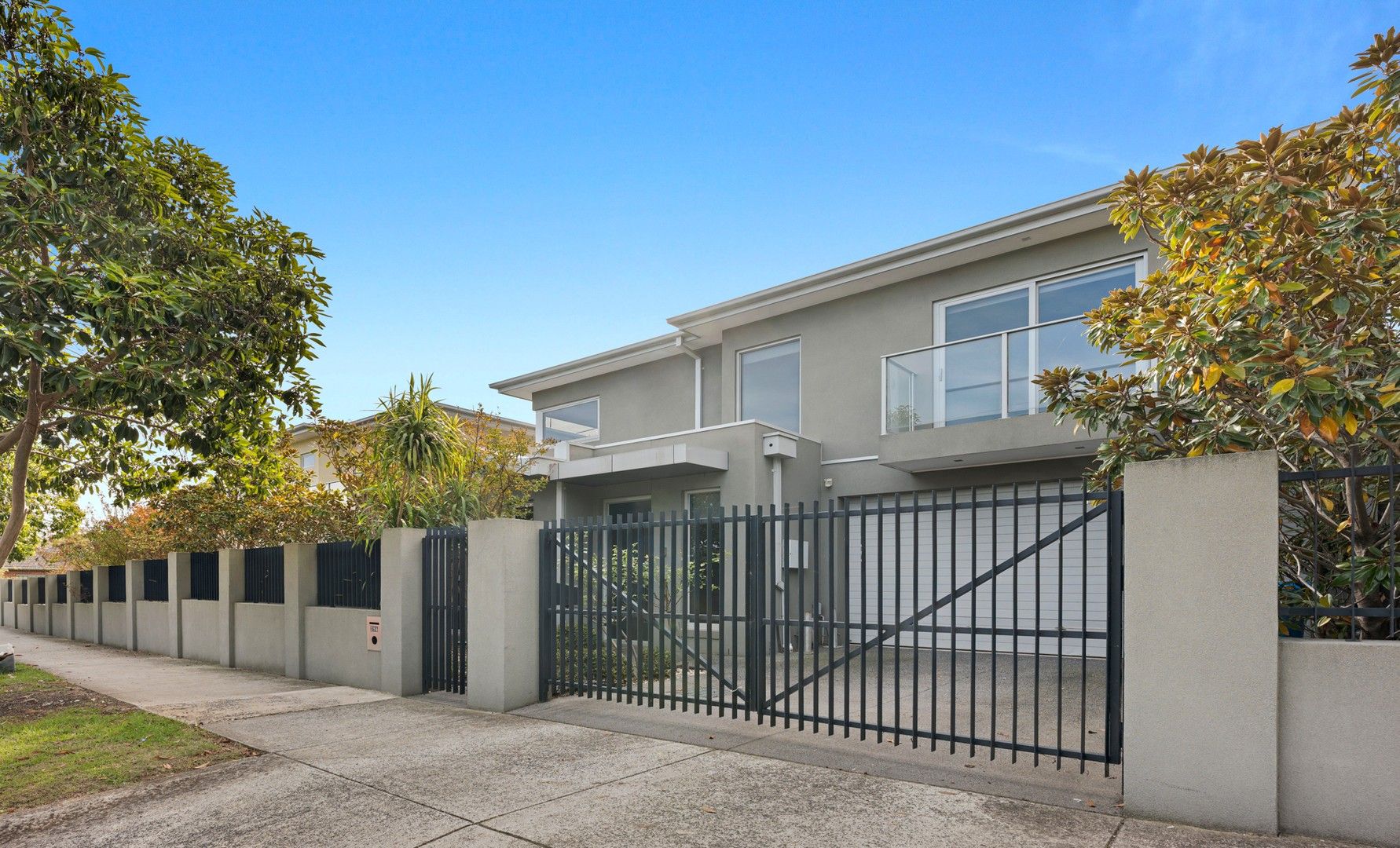 3 bedrooms Townhouse in 25B Raynes Park Road HAMPTON VIC, 3188