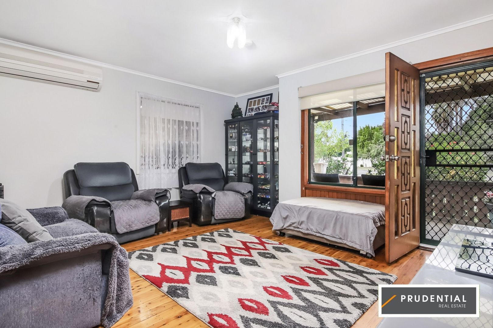 31 O'Neile Crescent, Lurnea NSW 2170, Image 2