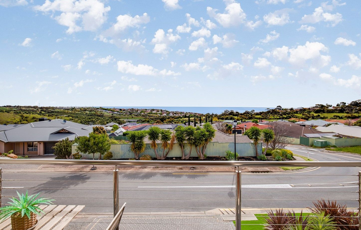 4 bedrooms House in 45 Elizabeth Crescent HALLETT COVE SA, 5158