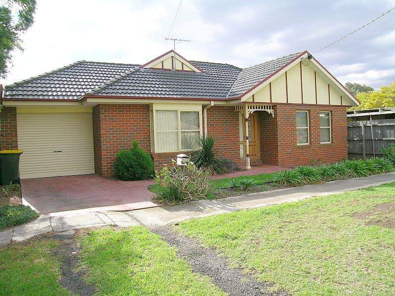 3 bedrooms Apartment / Unit / Flat in 46A Wood Street AVONDALE HEIGHTS VIC, 3034