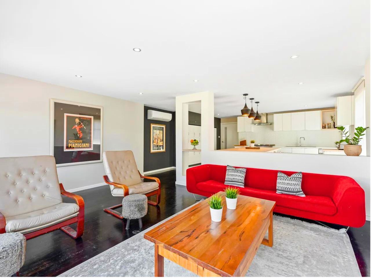 9 bedrooms House in 48 ROBERTS STREET FRANKSTON VIC, 3199