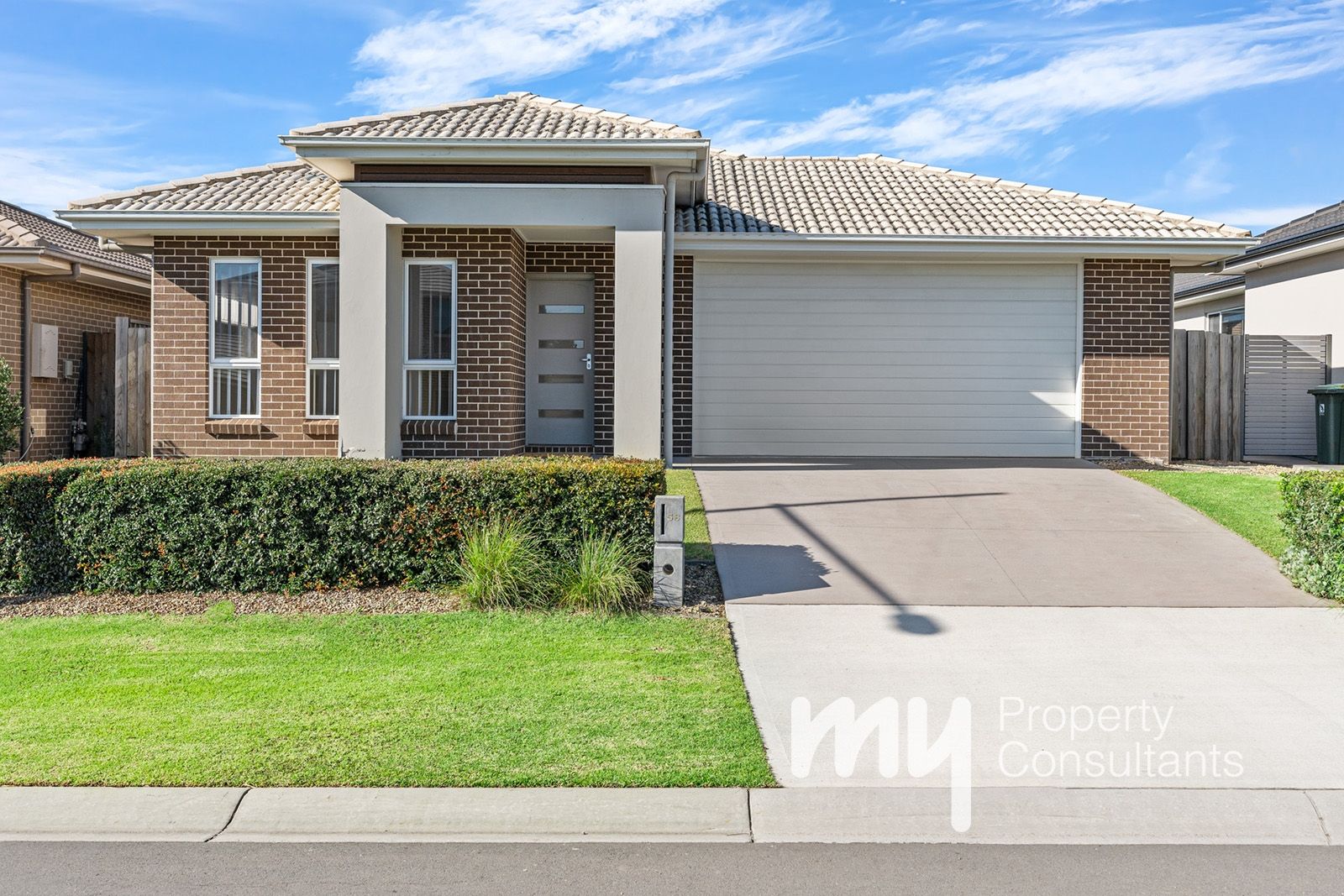 4 bedrooms House in 58 Longhurst Street ORAN PARK NSW, 2570