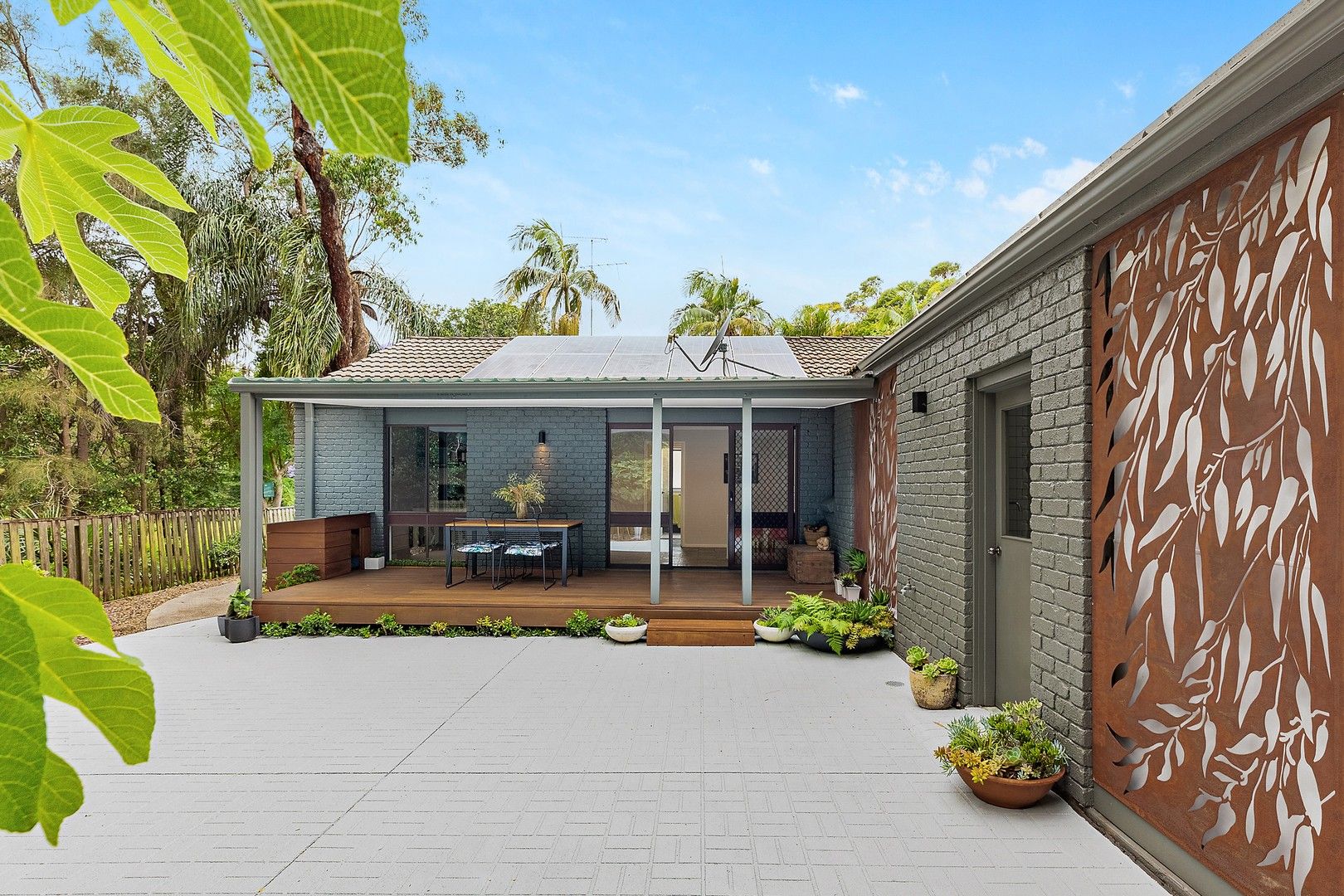 3 bedrooms House in 14 Irrawong Street NORTH NARRABEEN NSW, 2101