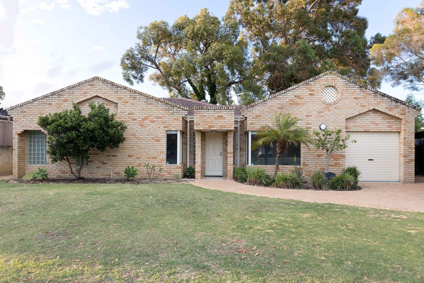 3 bedrooms House in 3A Munro Road APPLECROSS WA, 6153