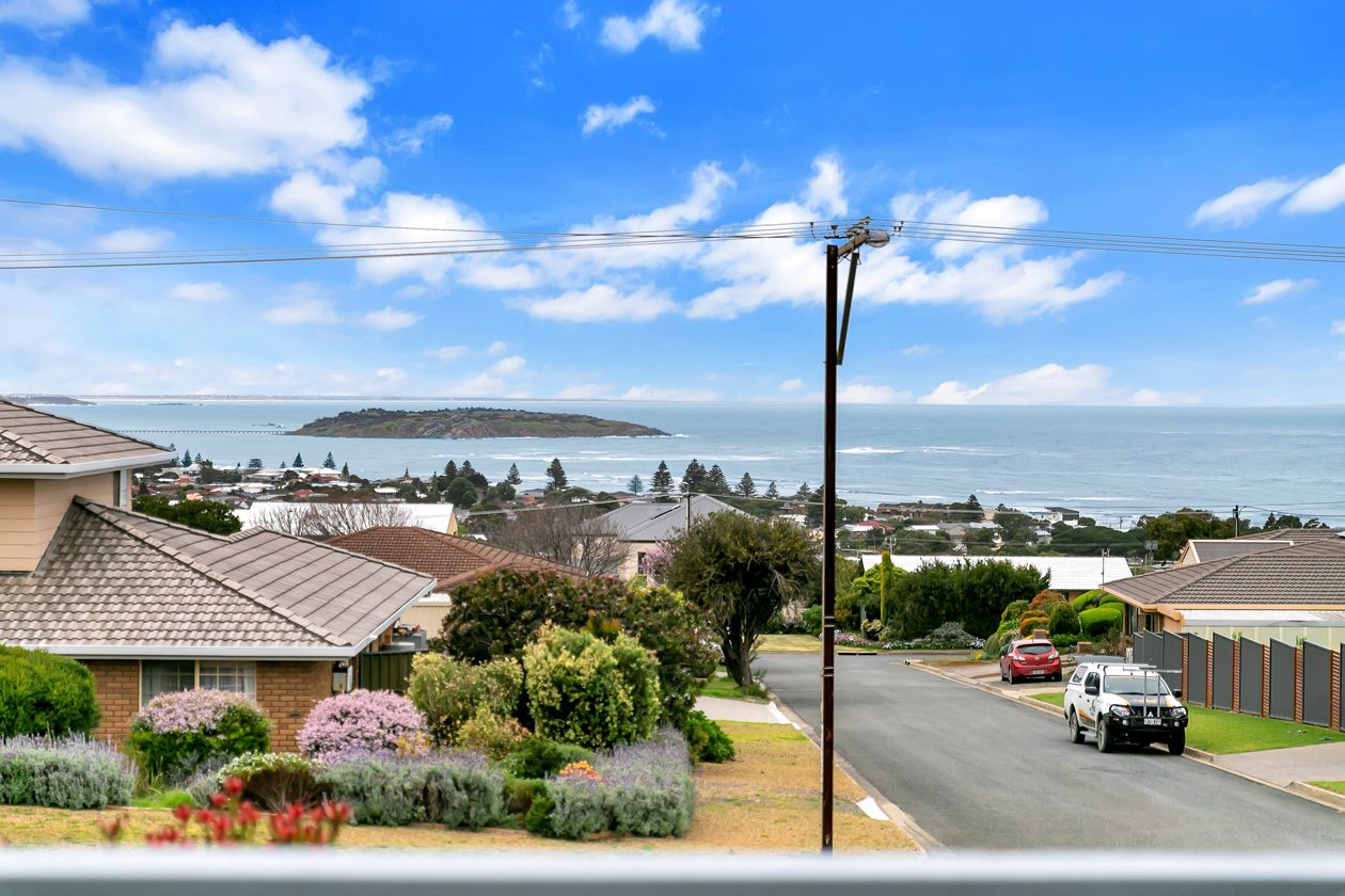 7 Norma Crescent, Encounter Bay SA 5211, Image 2