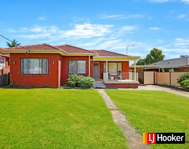 38 Parkland Avenue, Macquarie Fields NSW 2564