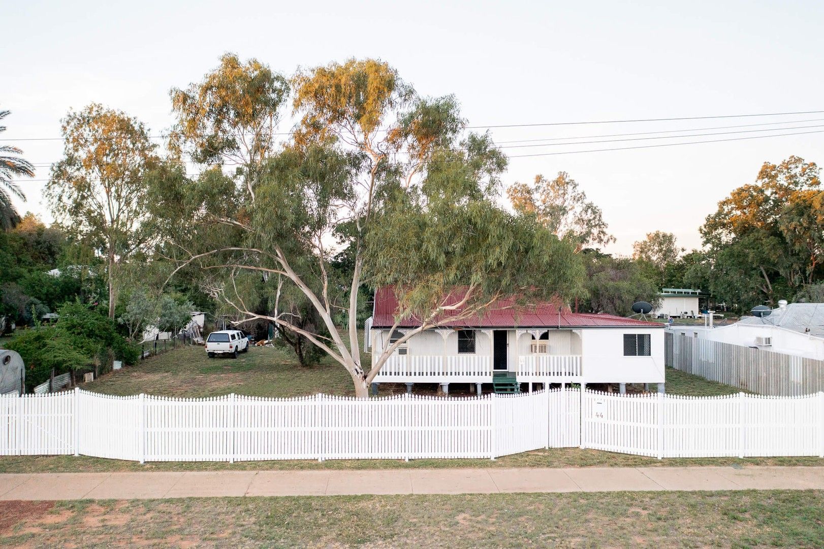 4 bedrooms House in 42-44 Gidyea Street BARCALDINE QLD, 4725