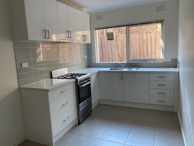2 bedrooms Apartment / Unit / Flat in 4/10 Munro Avenue CARNEGIE VIC, 3163
