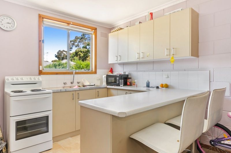 Unit 11 38 Pride Avenue, Hamlyn Heights VIC 3215, Image 2