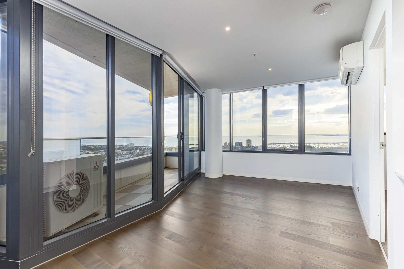 1 bedrooms Apartment / Unit / Flat in 1707/3-5 St Kilda Road ST KILDA VIC, 3182