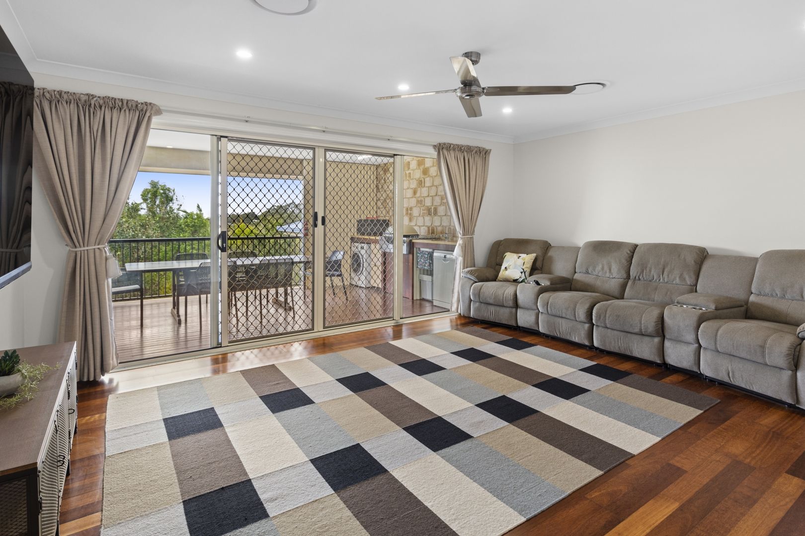 9 Coogera Court, Dundowran Beach QLD 4655, Image 2