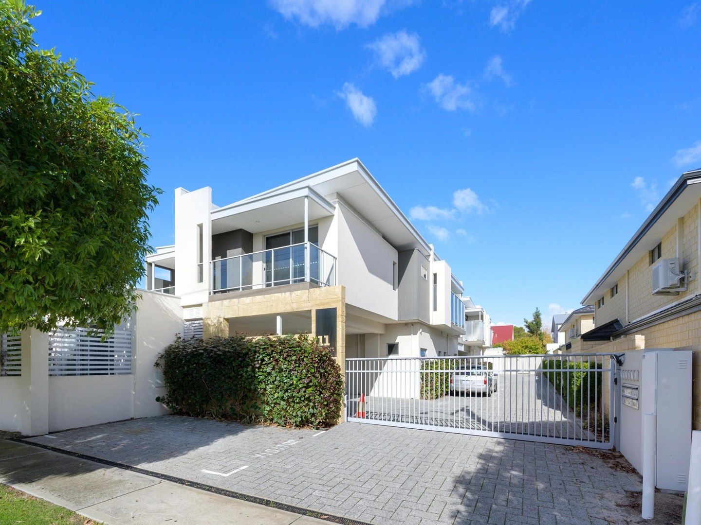2 bedrooms Townhouse in 2/11 Anderson Street MOUNT HAWTHORN WA, 6016