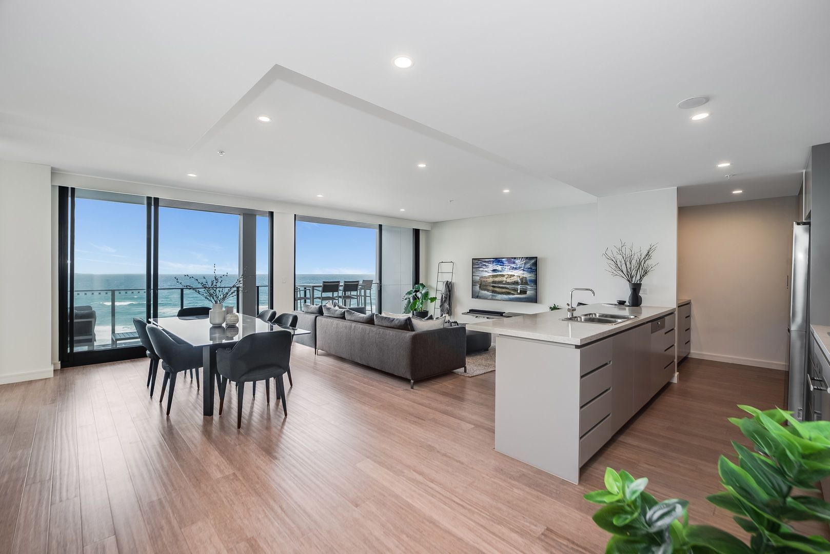 302/75 Shortland Esplanade, Newcastle NSW 2300, Image 2