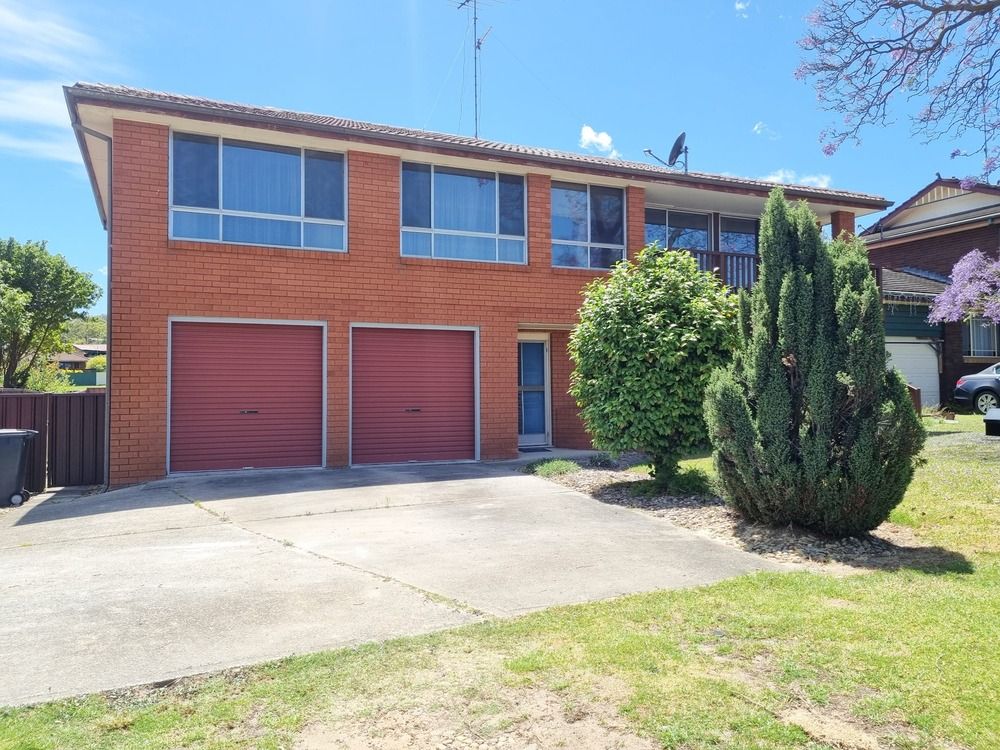 5 bedrooms House in 28 Bungonia Road LEUMEAH NSW, 2560