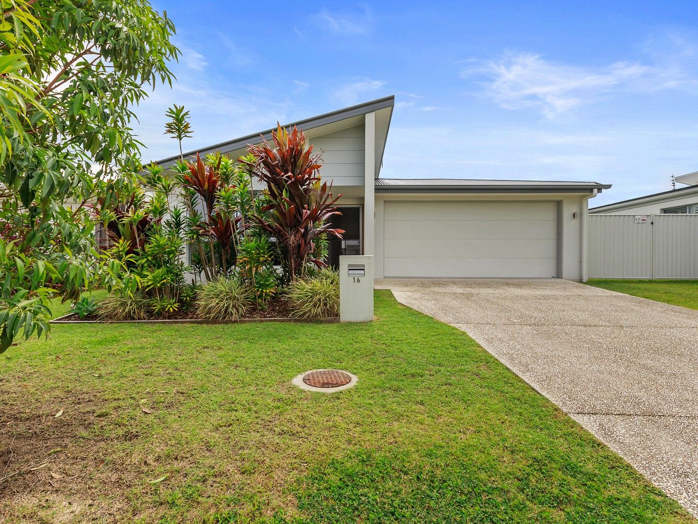 4 bedrooms House in 16 Maclamond Drive PELICAN WATERS QLD, 4551