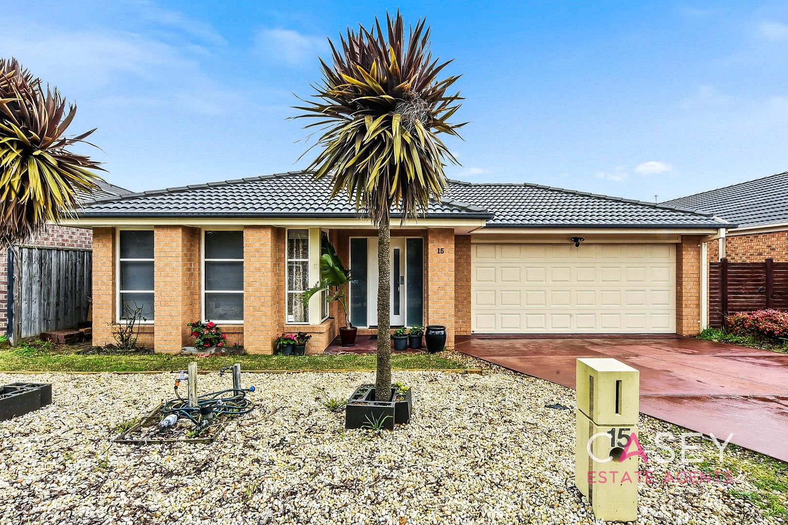 4 bedrooms House in 15 Dusky Bells Drive CRANBOURNE WEST VIC, 3977