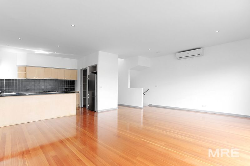 3 bedrooms Townhouse in 4/2 Moffat Street SOUTH YARRA VIC, 3141
