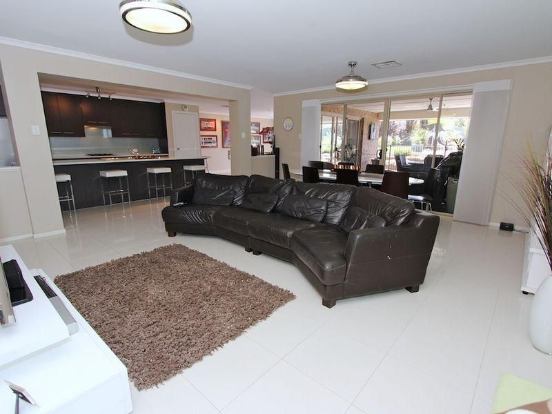 93 Kingfisher Drive, HEWETT SA 5118, Image 2