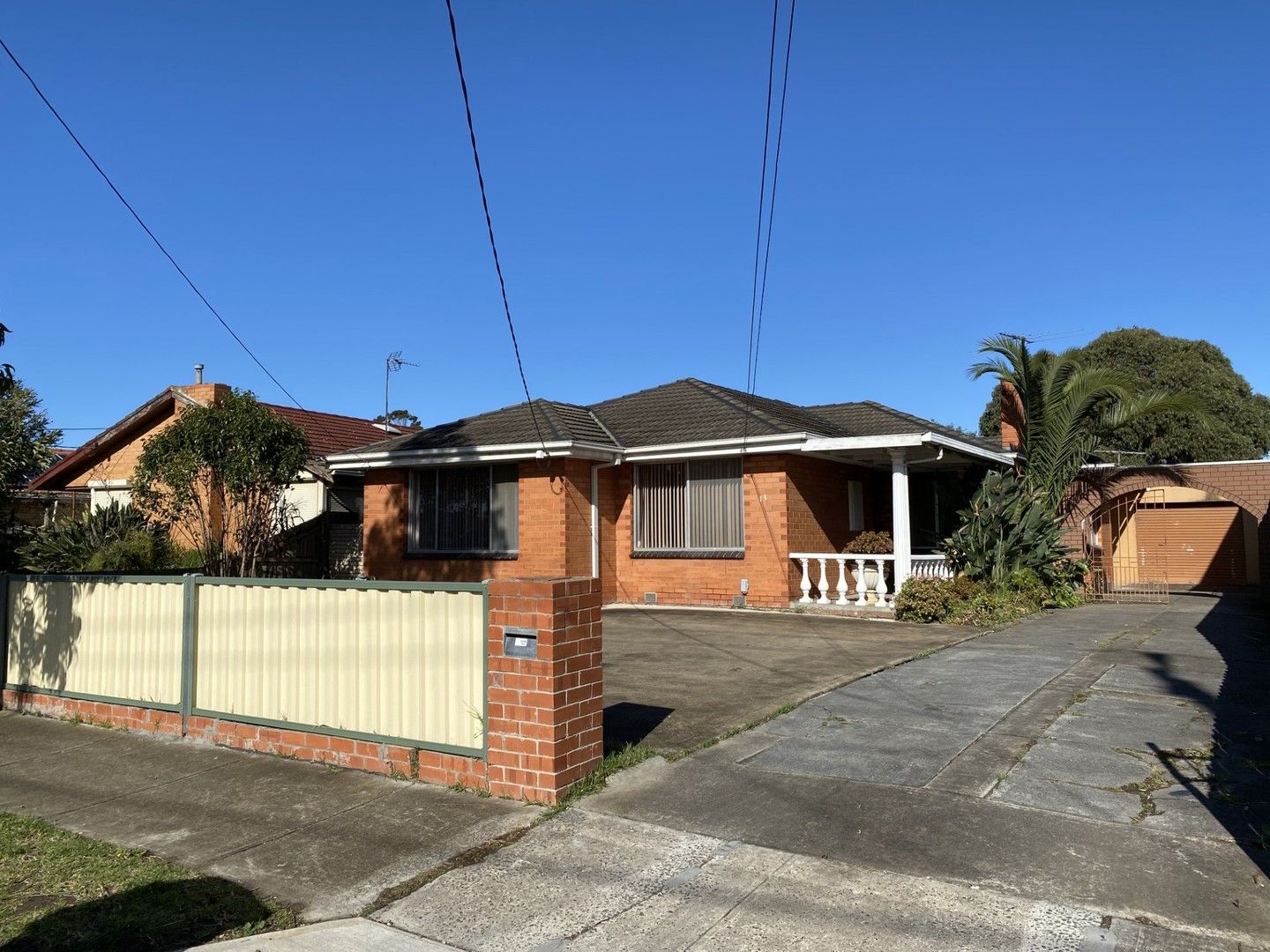 4 bedrooms House in 13 Chedgey Drive ST ALBANS VIC, 3021